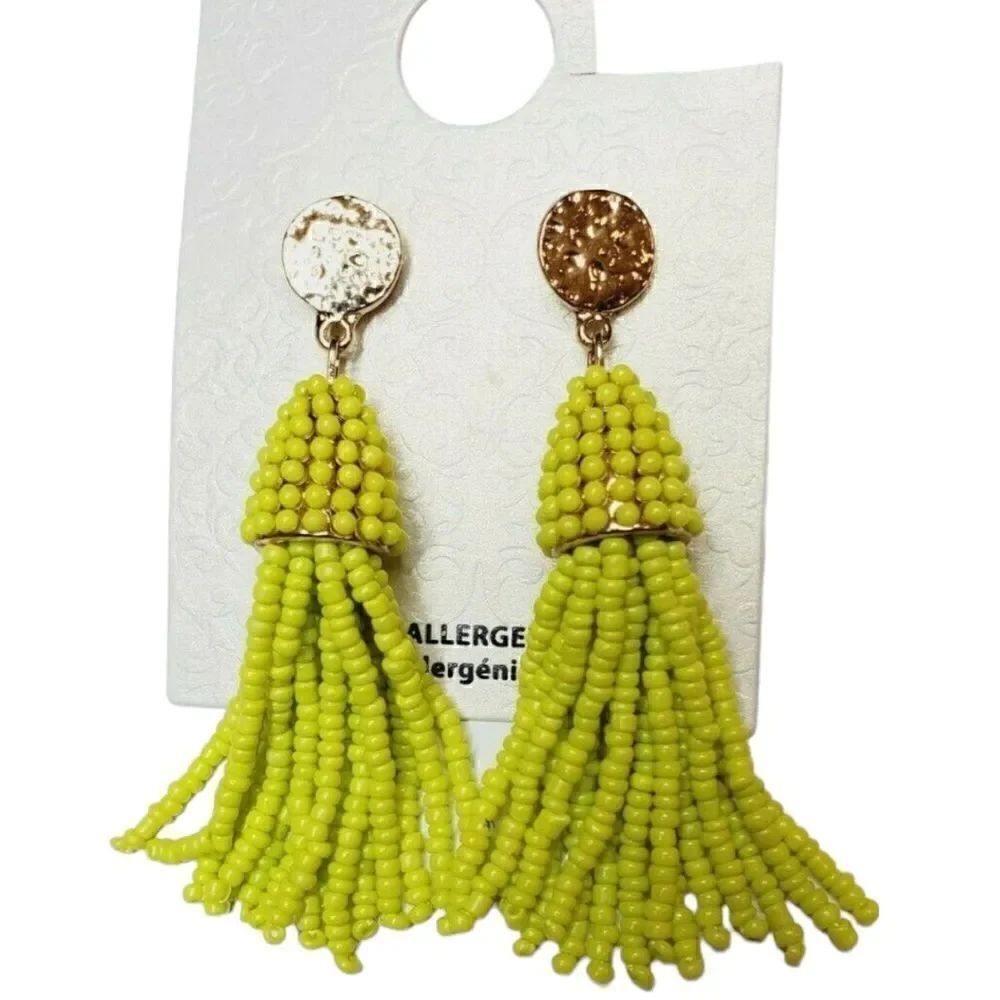 🌼🌼Lime green beaded dangle earrings NWOT🌼🌼